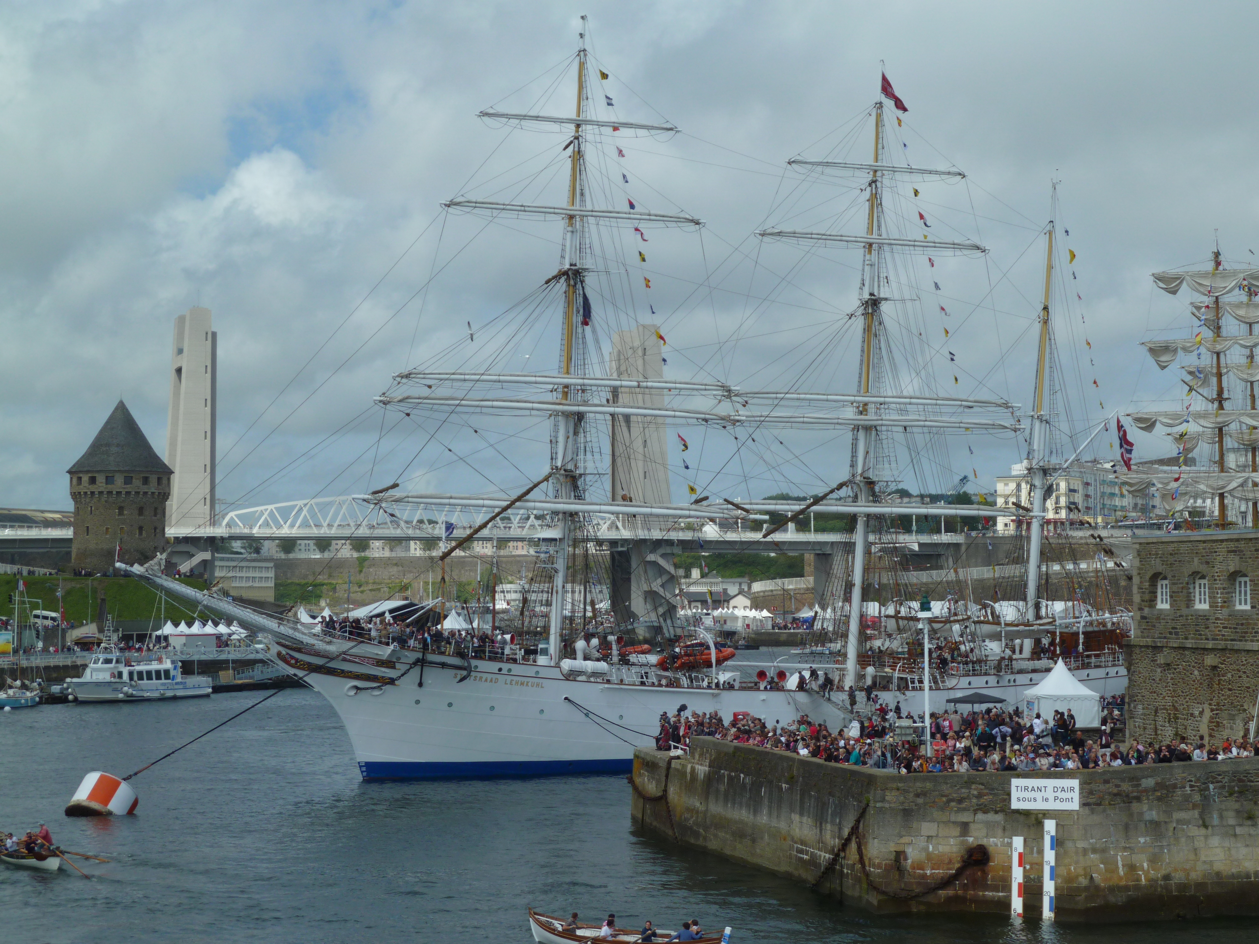 Entrée de la Penfeld, Port militaire de Brest (Crédits SHOM - Nicolas Pouvreau, juillet, 2012)