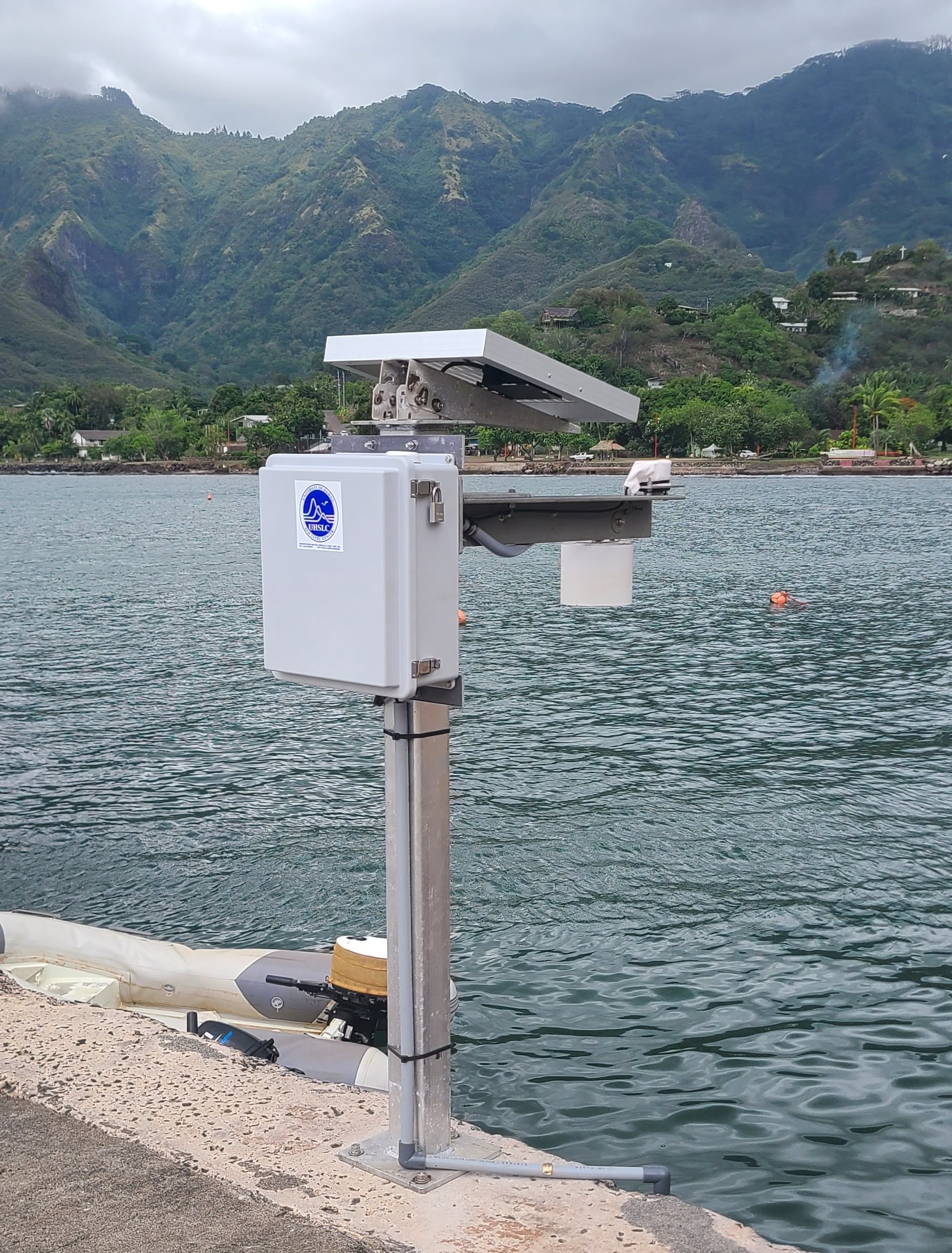 Observatoire marégraphique de Nuku Hiva (Crédits UHSLC, Nikolai Turetsky, février 2025)