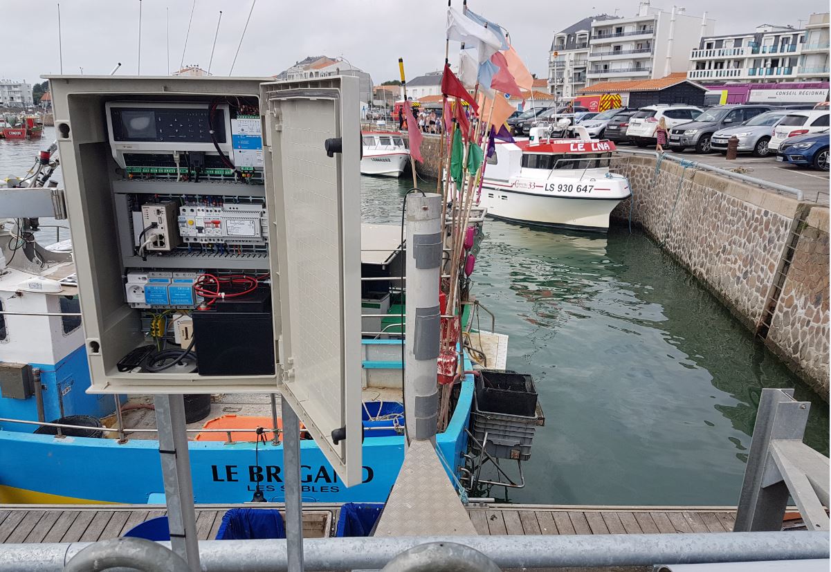 Observatoire marégraphique installé au port de Saint-Gilles-Croix-de-vie (Crédits Shom, août 2019)