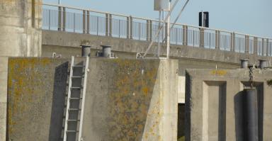 Pont avec capteur sur un pilier