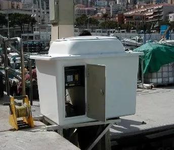 boitier de capteur à ultrasons sur un quai